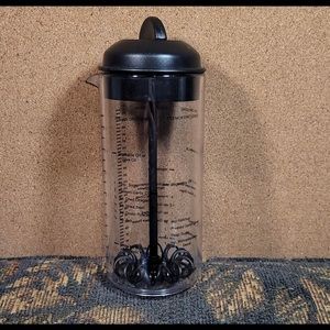 Pampered Chef Measure Mix & Pour Salad Dressing Mixer Maker  16oz